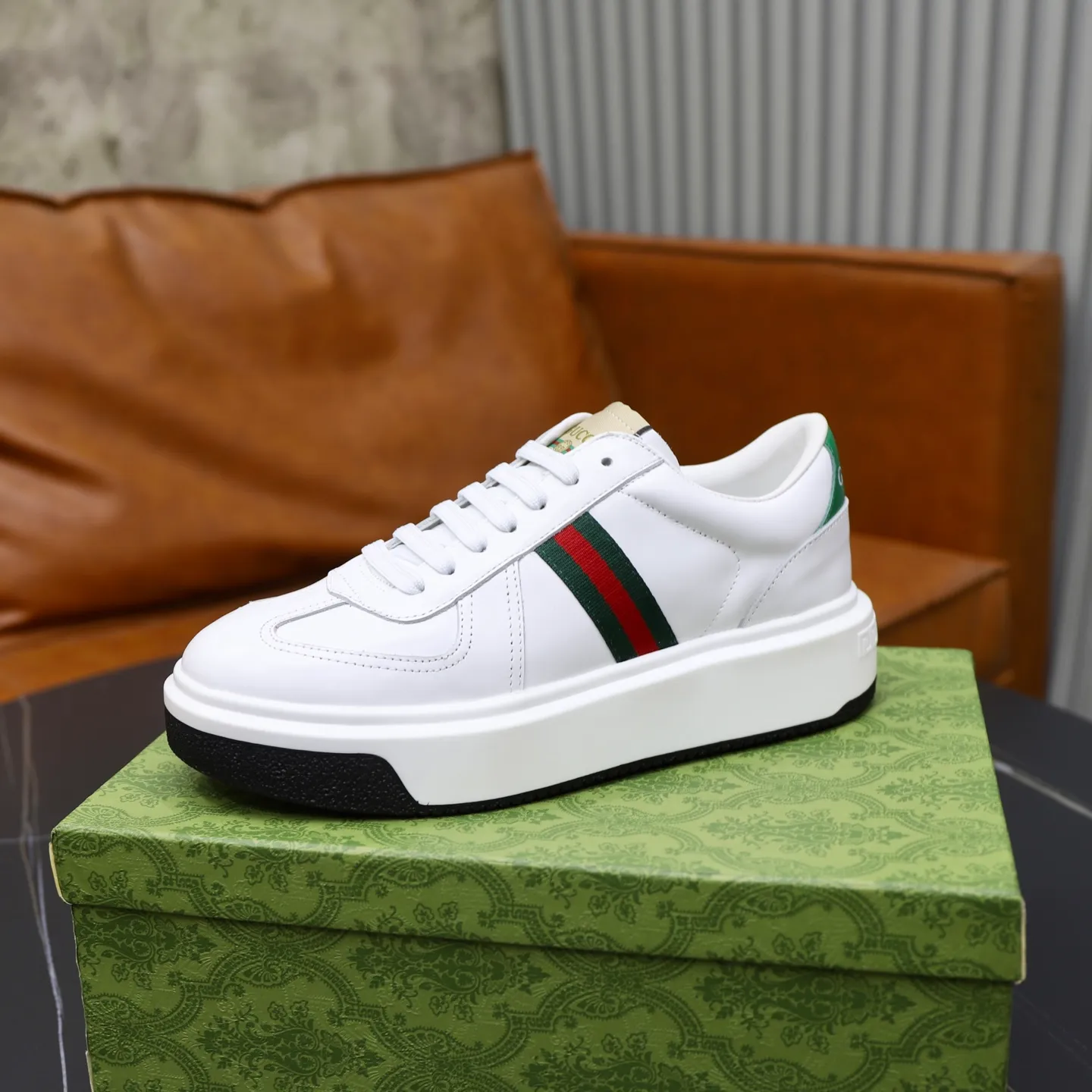 Ex-factory price: 462💰🙅‍♂️🙅‍♂️🙅‍♂️ Brand: GUCCI Standard code: 38-44 (45 customized) Grade: Same as the official website Material: Original material splicing Comfortable and breathable lining Lightweight and wear-resistant sports outsole Style category: Men's fashionable casual shoes Running sneakers Distinguished luxury brand elements Top luxury Color: actual picture color